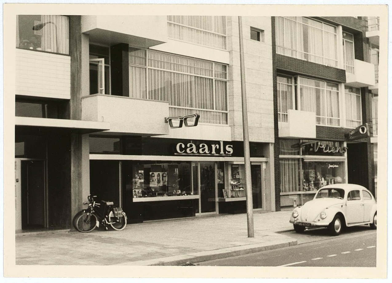 Opening nieuwe winkel opticien Caarls Schouwburgring in 1967