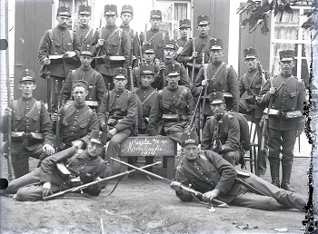 Groepsfoto van soldaten mobilisatie Goirle 16-08-1914. De Bont