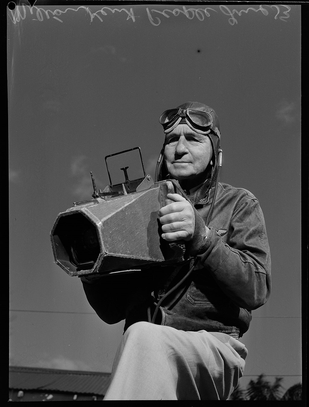 Milton Kent with his aerial camera, June 1953, Milton Kent Studio, Sydney, from original negative. Unknown author, Mitchell Library, State Library of New South Wales