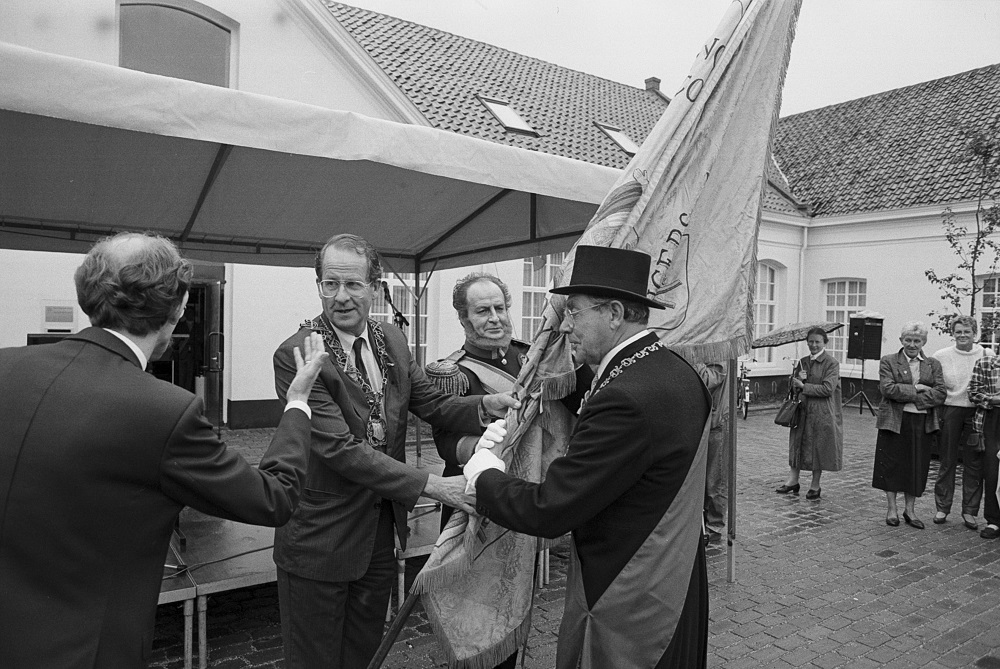 Opening van Kazernehof - gebouw archief op 16 september 1988