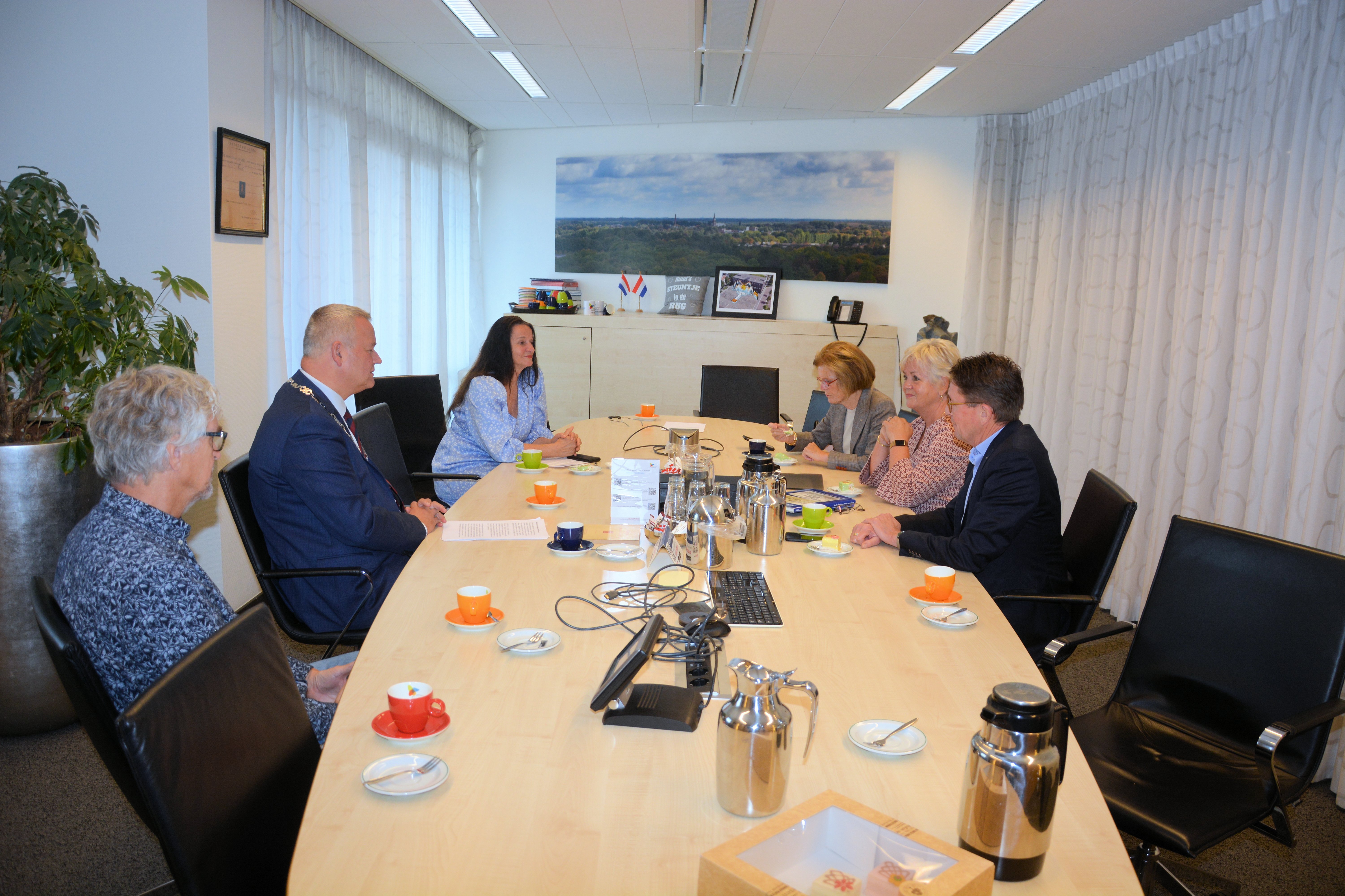Mark van Stappershoef, Luud de Brouwer, Rob Gaveel, Carla Hermans, Annemiek van Puyenbroek, Yvonne Welings