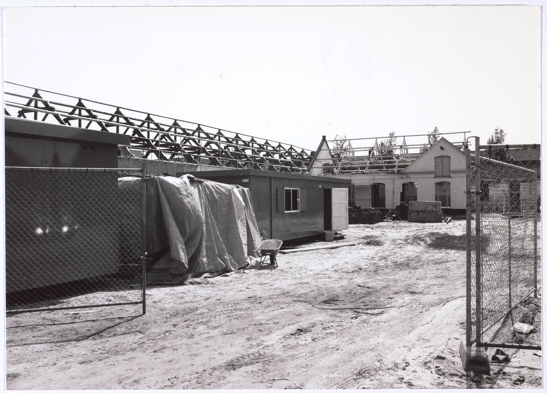 Tijdens een vorige restauratie van het gebouw aan het Kazernehof - fotografie Ton van Horsen