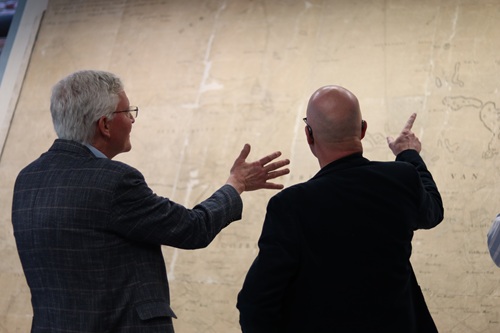 Theo Weterings en Marcel van de Wouw bij de Kaart van Zijnen