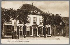065577 Het oude gemeentehuis Baarle-Nassau aan de Singel.