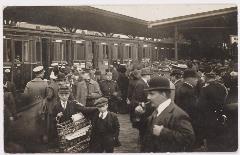 Aankomst Belgische Vluchtelingen op het station Tilburg in 1914