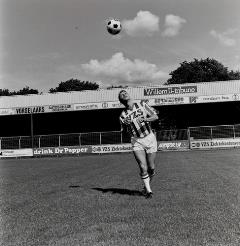 Bud Brocken door Frans van Aarle. Fotonummer: 1237_011_819_008 Bud Brocken door Frans van Aarle. Fotonummer: 1237_011_819_008