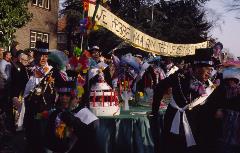 Carnaval in onvervalst Tilburgs in 1983.