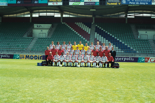 De selectie van 1999-2000. Foto Frans van Aarle 1237_009_670_004 De selectie van 1999-2000. Foto Frans van Aarle 1237_009_670_004