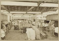 Interieur van ververij De Regenboog ca.1900. Fotograaf A. van Beurden (fotonr. 068529).