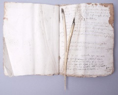Inv.nr. 9262 twee ganzenpennen gevonden in een schrift
