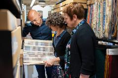 Jantiene van Elk (midden) - foto Maria van der Heyden i.o.v. TextielMuseum