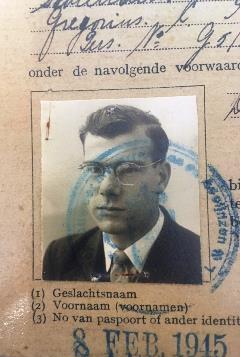 Pasfoto Gé Schreuders. Collectie Bas Zijlmans