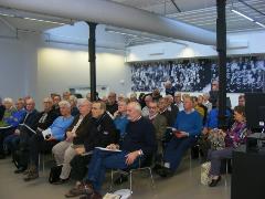 toehoorders bij de presentatie van Luud de Brouwer