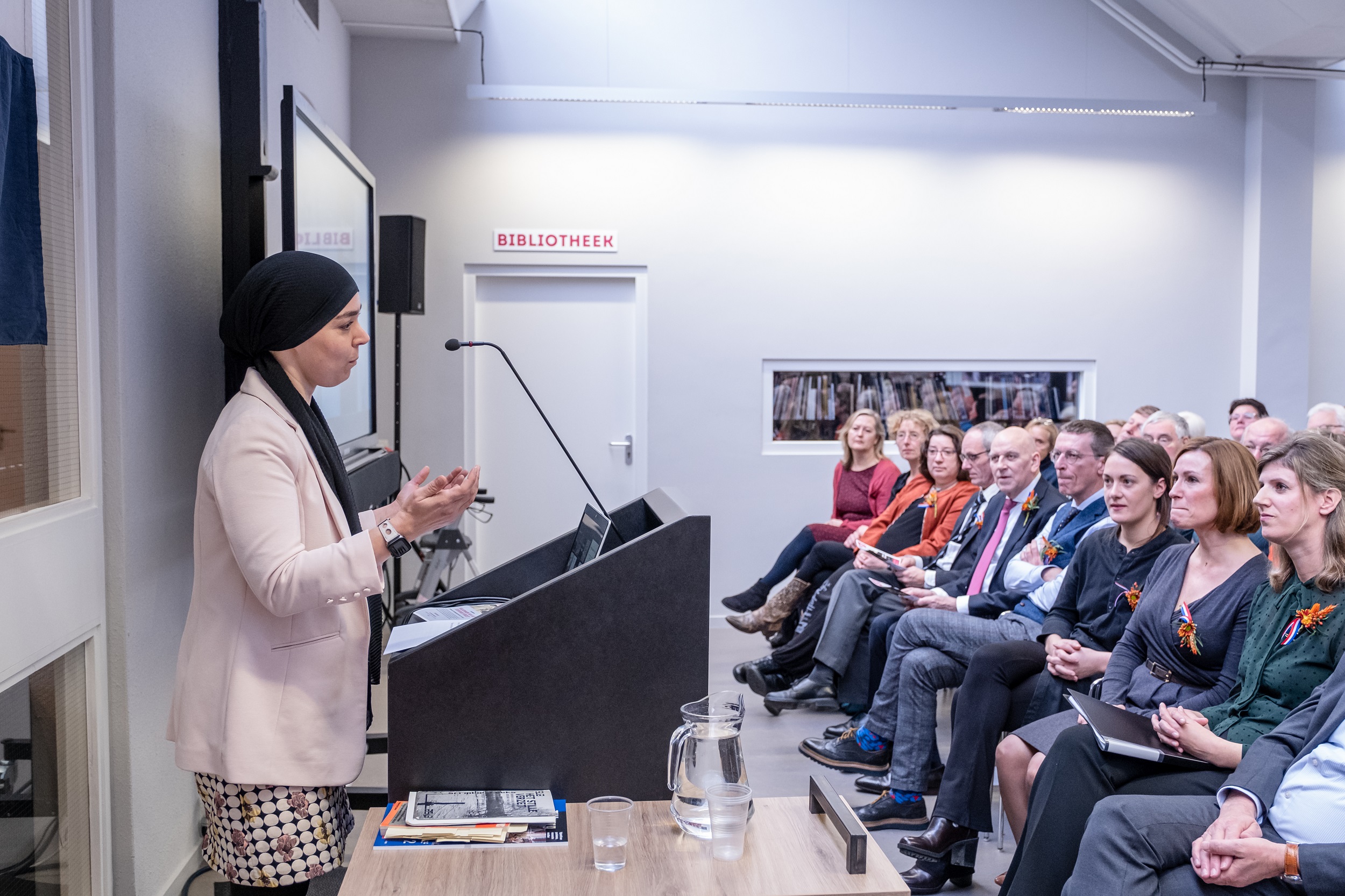 Wethouder Esmah Lahlah aan het woord. HeldinnenvanhetTilburgsVerzet_WilliamvanderVoort