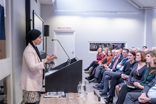 Wethouder Esmah Lahlah aan het woord. HeldinnenvanhetTilburgsVerzet_WilliamvanderVoort